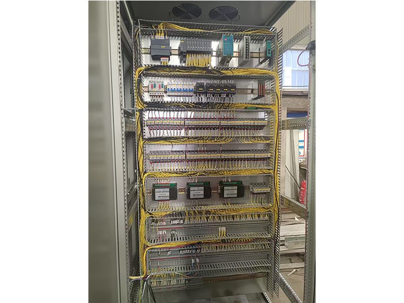 車間的電柜照片
