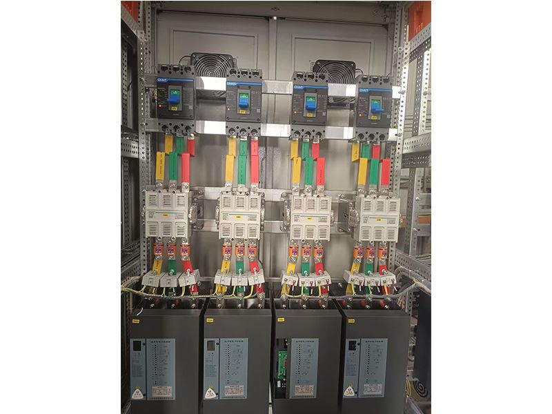 車間的電柜照片