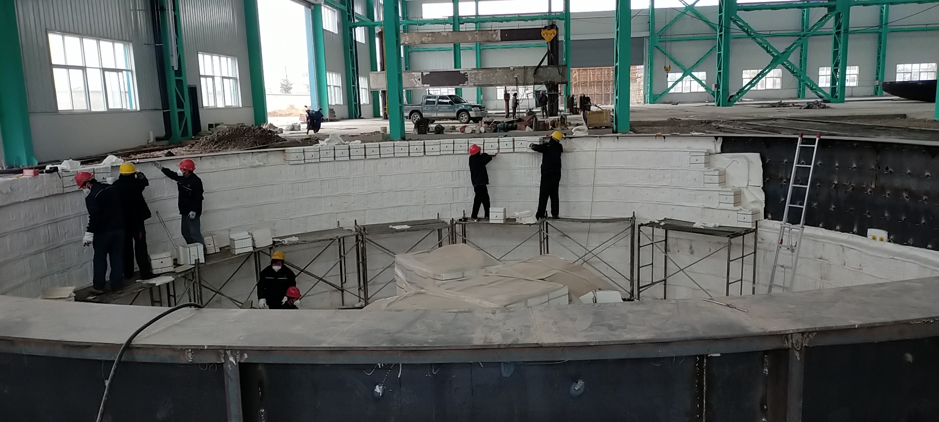 原來(lái)大型井式爐是這樣施工的！